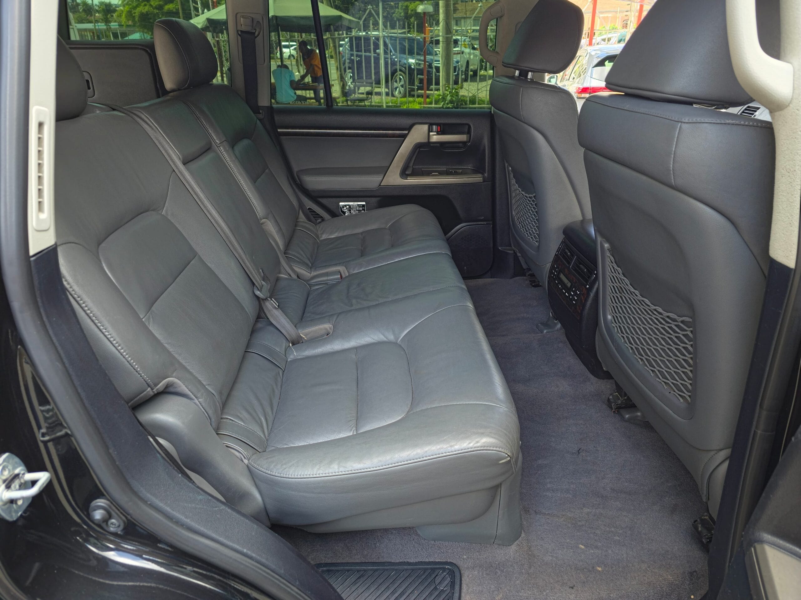 Black Toyota V8 Image 9